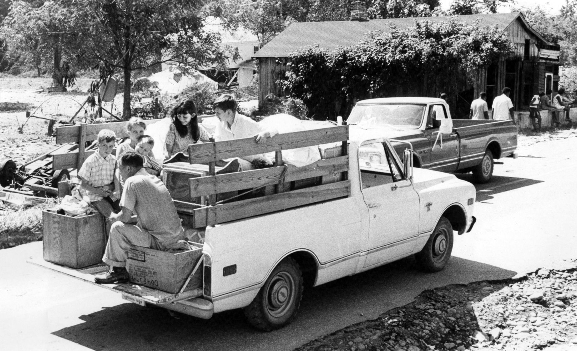 1969 Camille family leaves massies mill.jpg